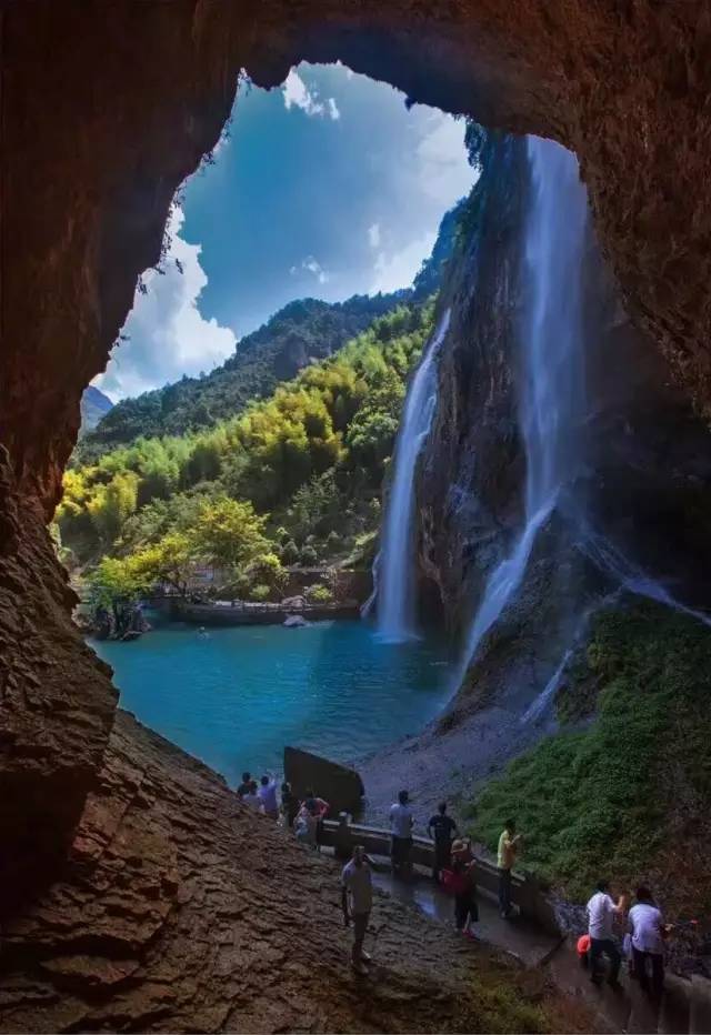 炎炎夏日享受山间的一丝清凉,山间小溪清凉一夏