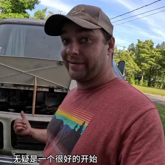 80年代gmc房车,男人在户外发现荒废20年的挖掘机