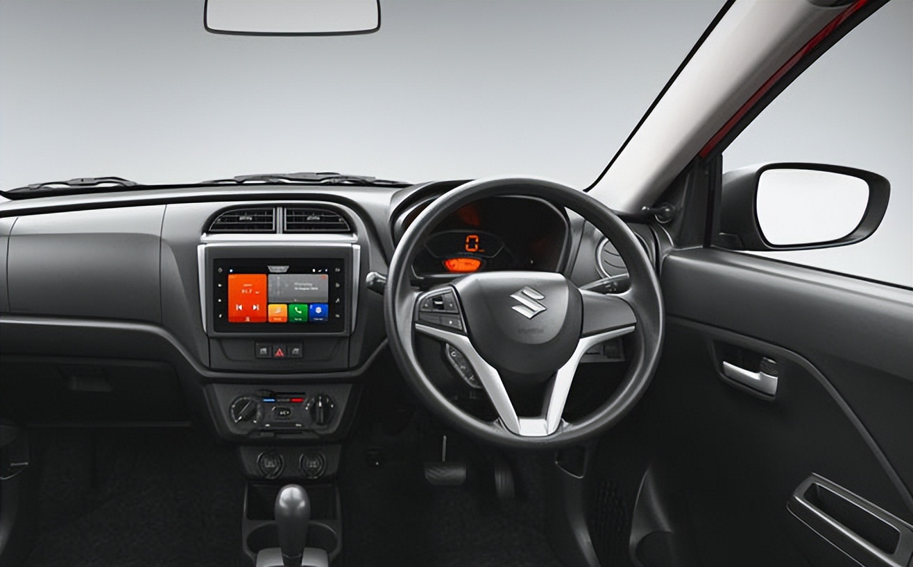 铃木奥拓“拼了”！落地3.5万，1.0L动力+7寸大屏，内饰效果惊艳