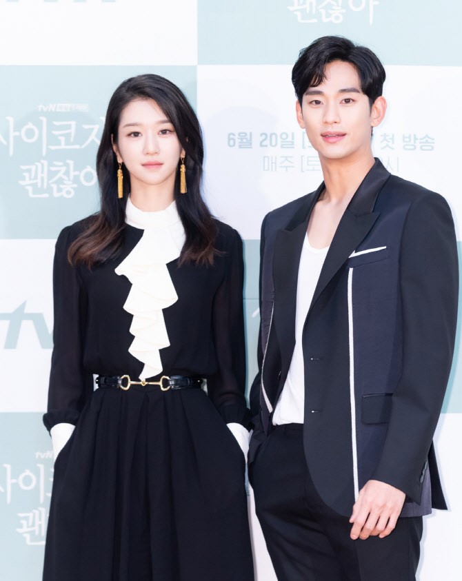 真实故事：她被曝操纵男友、学历造假等诸多争议，复出新剧惹非议