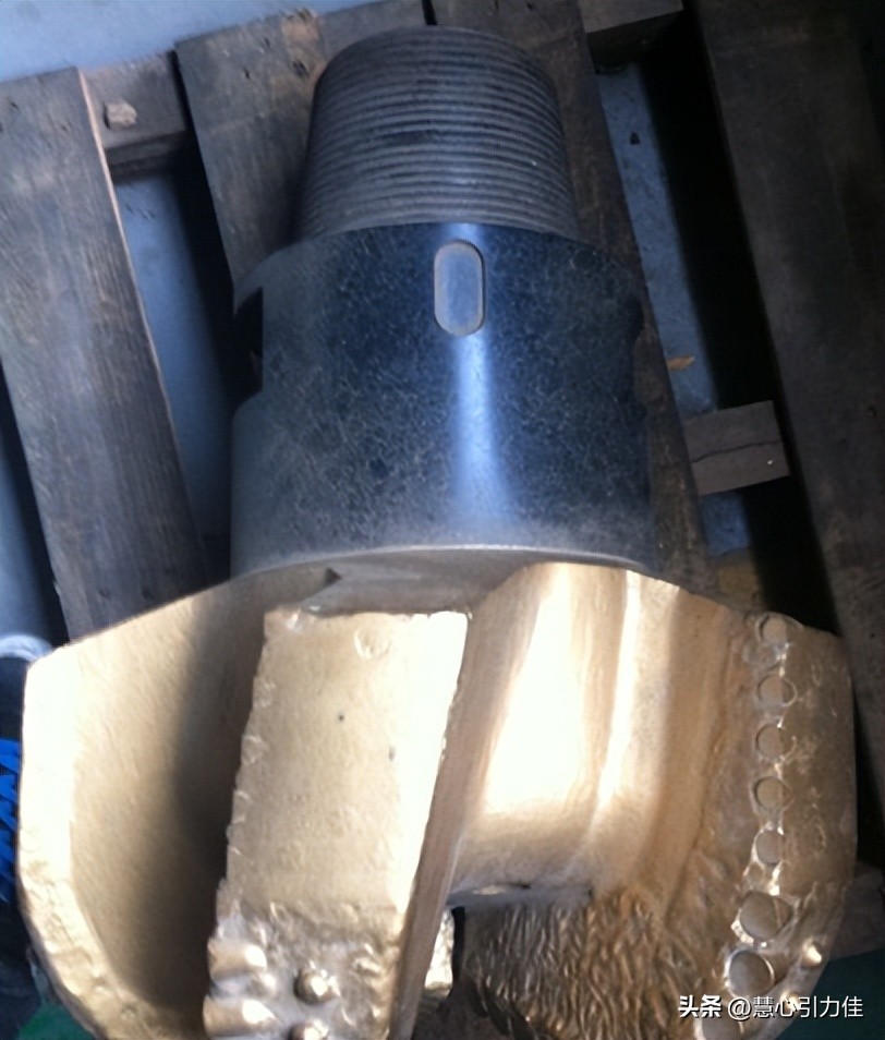 球形铸造碳化钨，对PDC钻头喷焊层冲蚀性能的影响