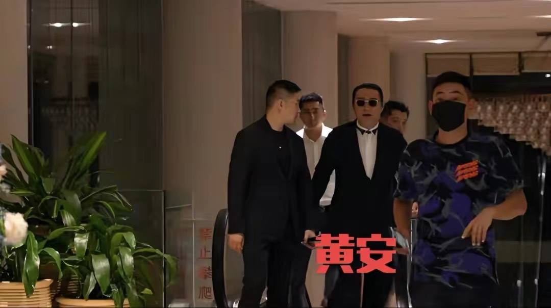 不婚、接廉价商演、走穴…一首歌唱一辈子的老牌歌星，现状各不同