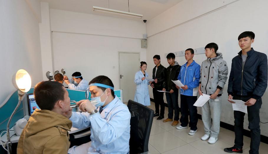 李亚诺中国断骨增高第一人,当年花16万断腿增高