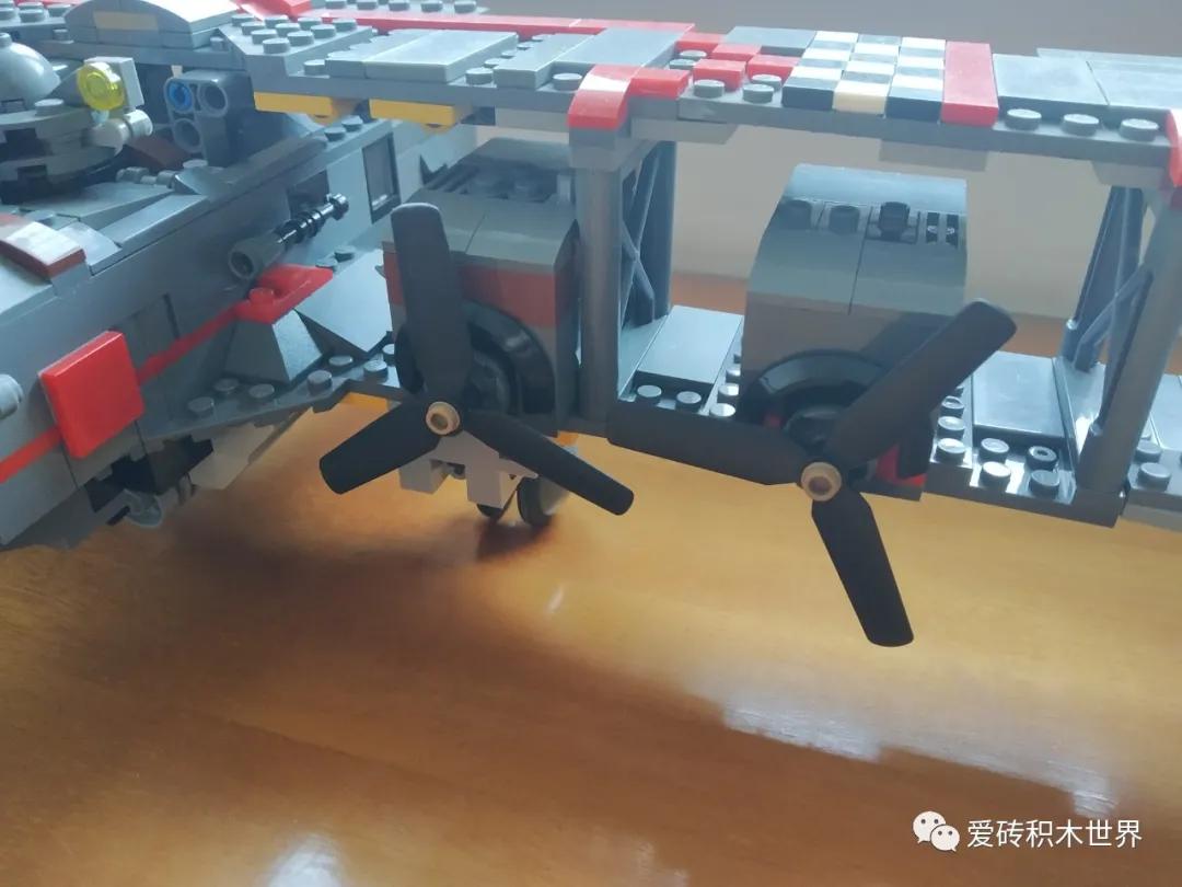「爱砖MOC每日推送」用积木在现实中游玩战地1一战哥达式轰炸机