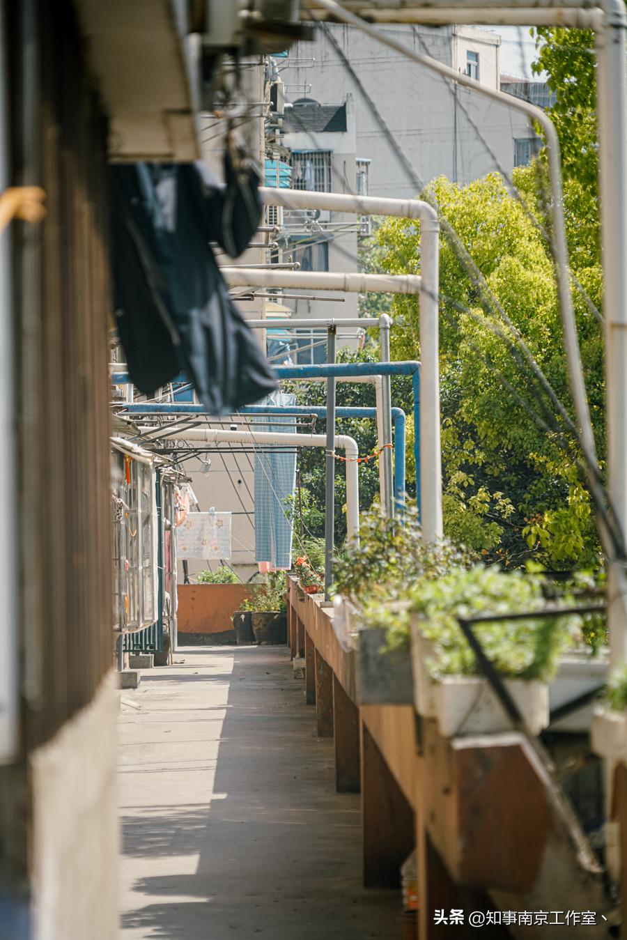 南京省中医门外，侯家桥道寻常