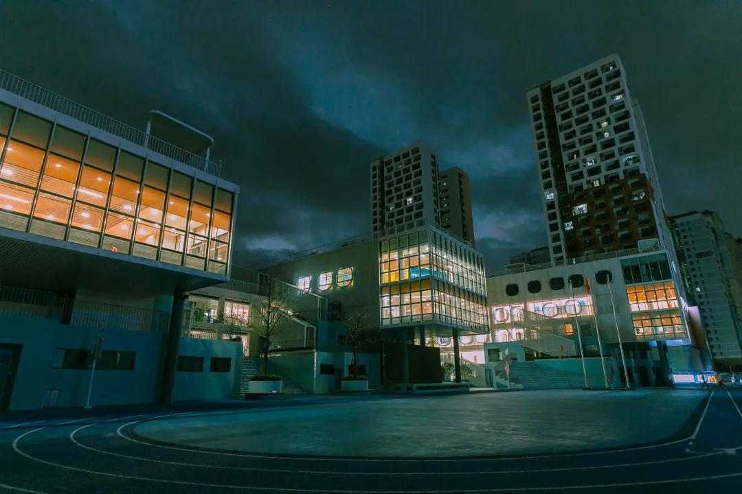 福田区2005年建的图书馆,深圳市福田图书馆