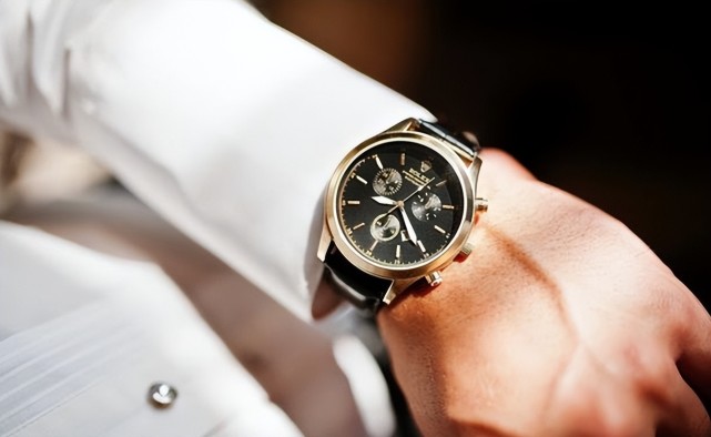 大量瑞士女孩涌入中国，表面是来旅行，实际每次都带走大量假发