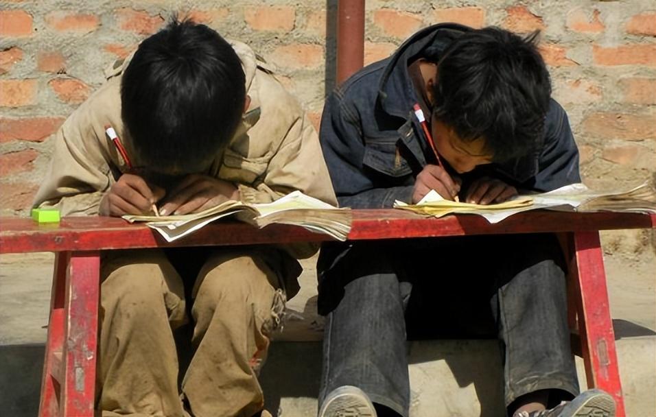 北京中小学生高尔夫球比赛惹争议,网友:“土包子”,真别酸!