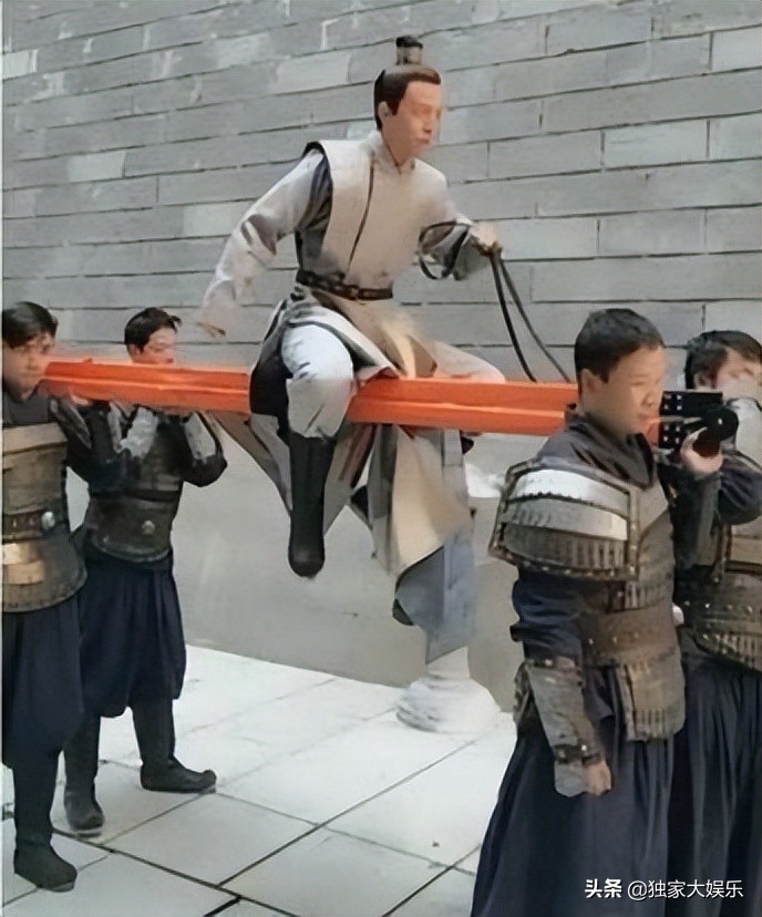 为什么只拍上半身,为什么只拍上半身镜头往下移