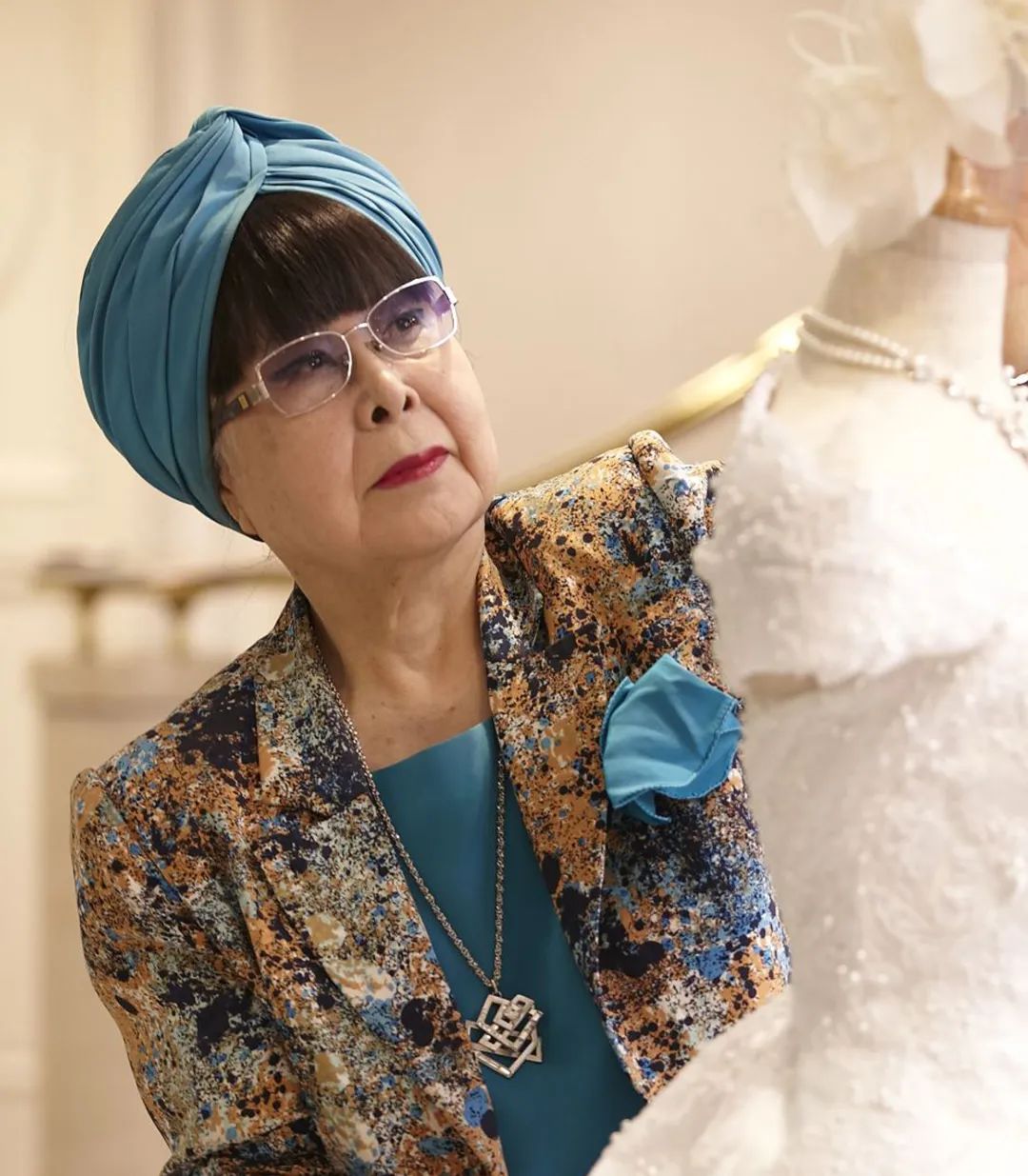 亚洲婚纱女王杀进内娱，女星们集体坐不住了