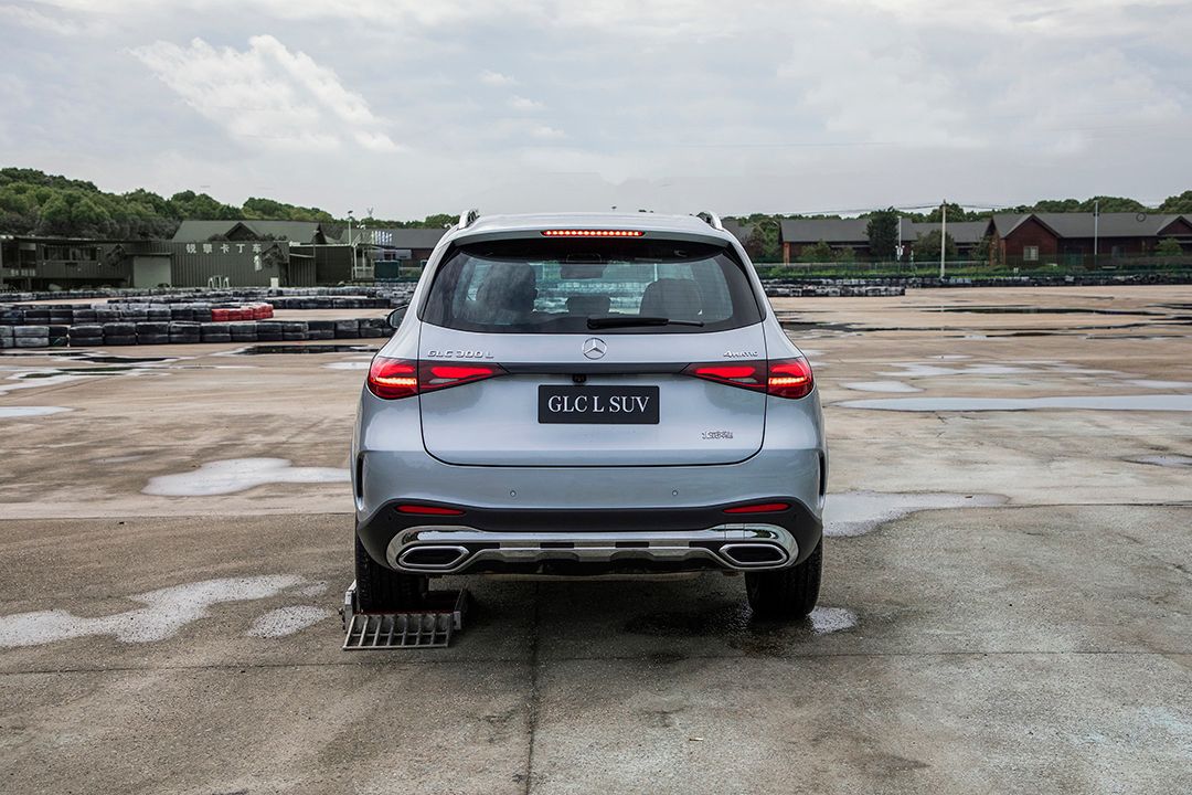 新款奔驰glc轿跑夜晚试驾,全新换代奔驰glc试驾