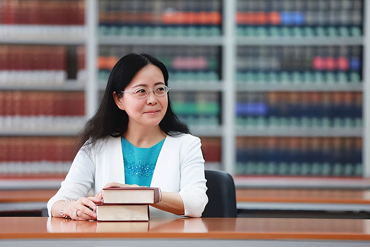 以人民为中心提高依法履职能力,坚持新思想领航促进高质量履职