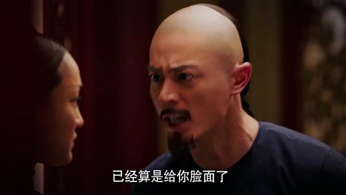 如懿剪掉她的画像焚烧,如懿死前把画剪了