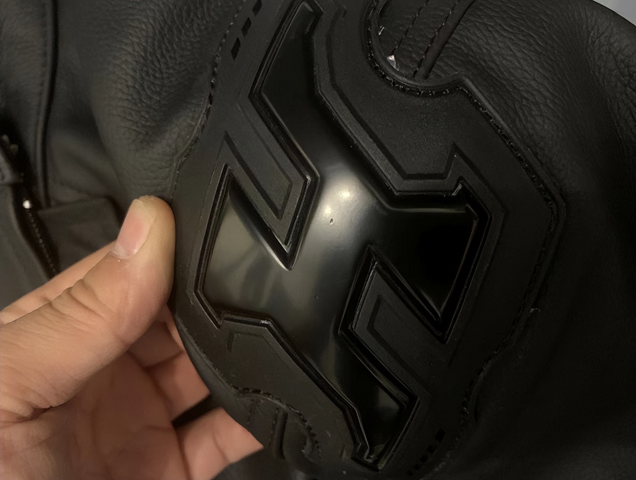 飞儿骑行服对比雷翅骑行服,飞儿黑金骑行服