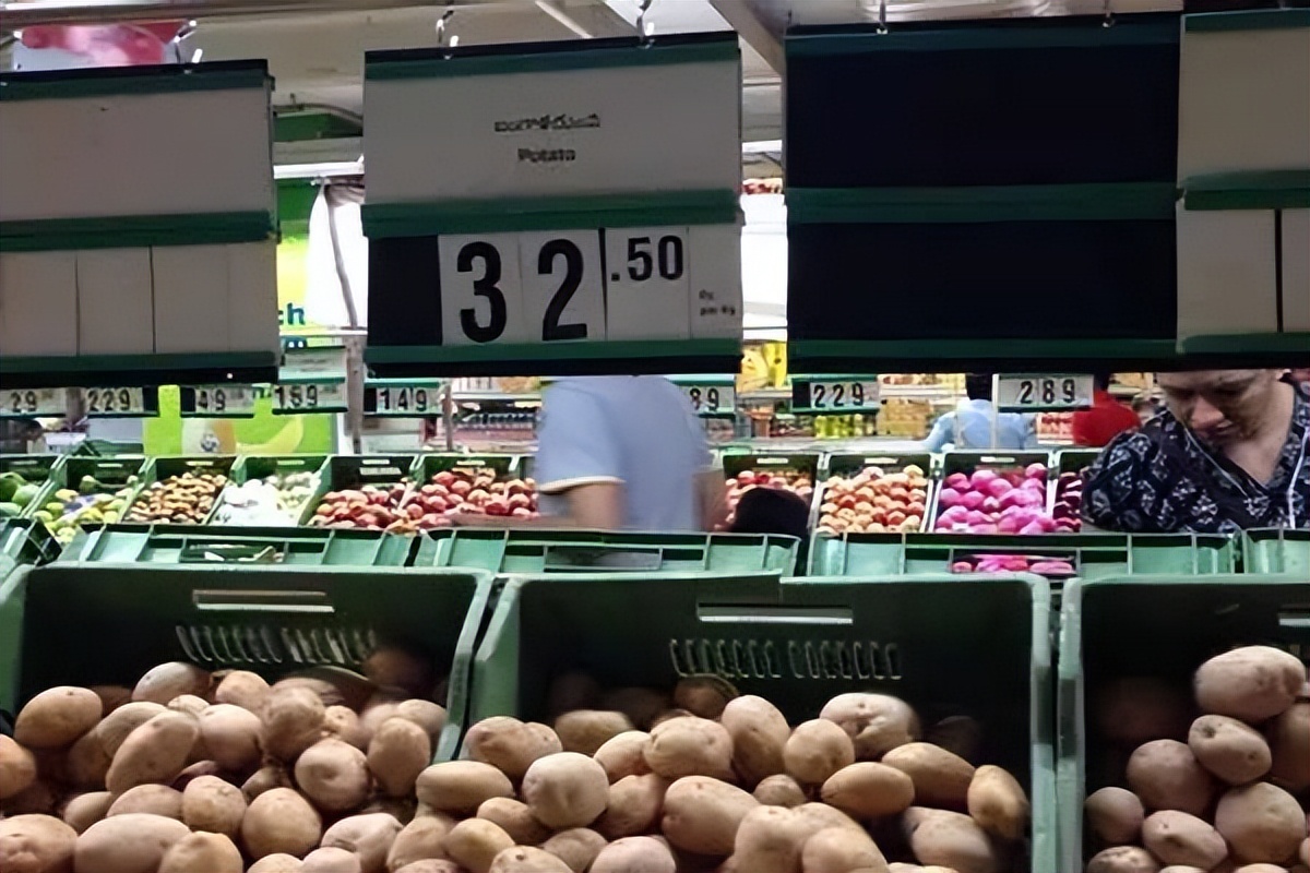 100元人民币能在各个国家买到什么,100元人民币在其他国家值多少钱