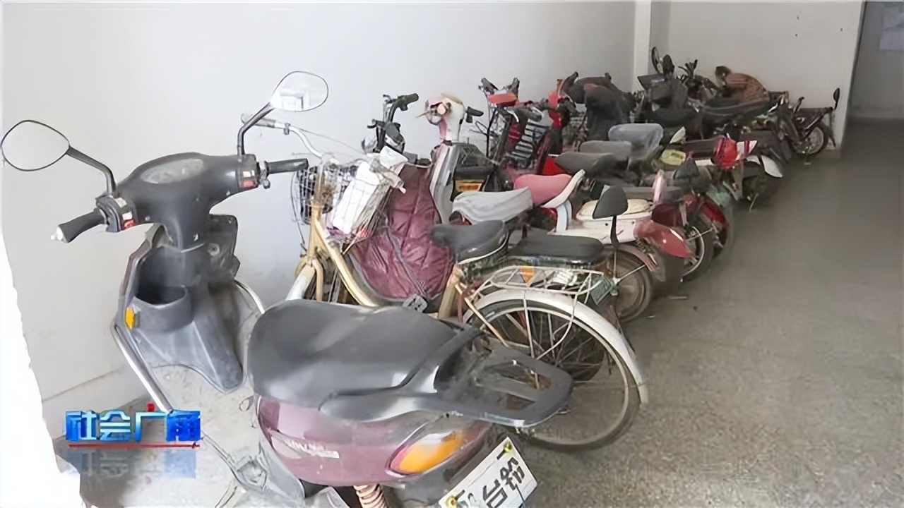 记者刚进芝罘区这个小区采访，一份“礼包”从天而降