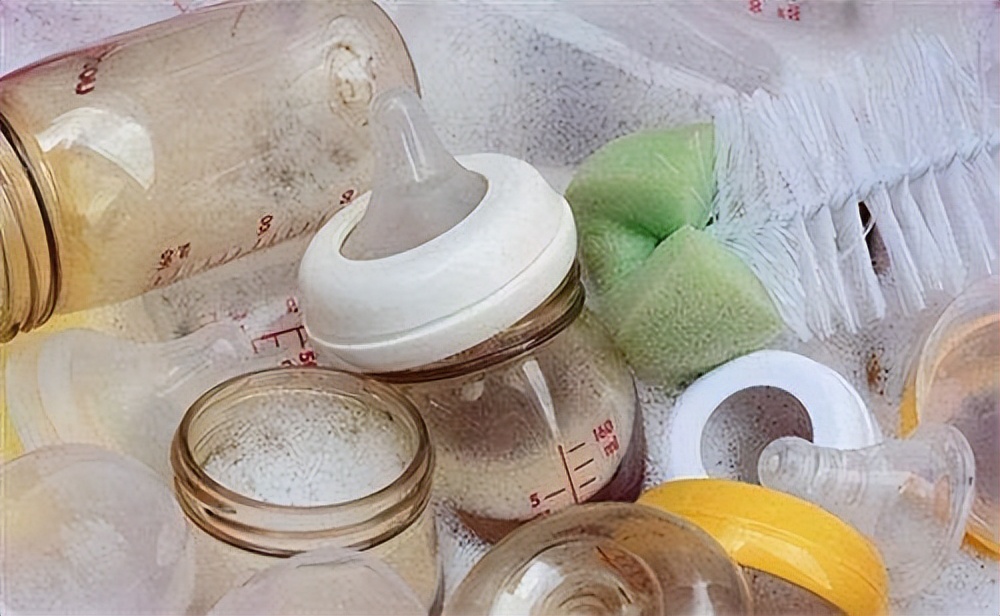 开水烫奶瓶对孩子有什么危害,有一种糊涂