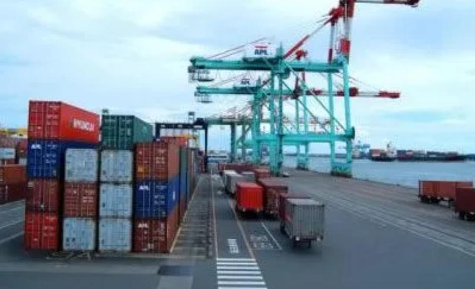 “哭泣”的小国乌克兰，是抱错了欧美的大腿还是被俄罗斯挖了坑？