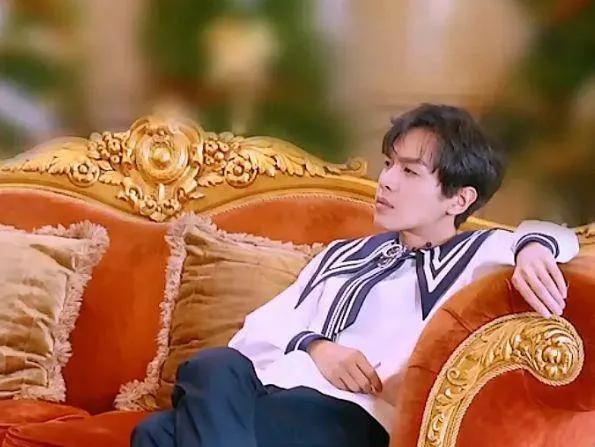 瘦成纸片的明星图片,瘦成纸片人的男明星