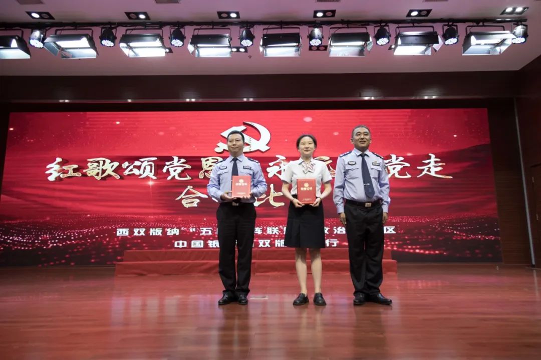 以深情的歌声向党的生日献礼,嘹亮的歌声向党献礼