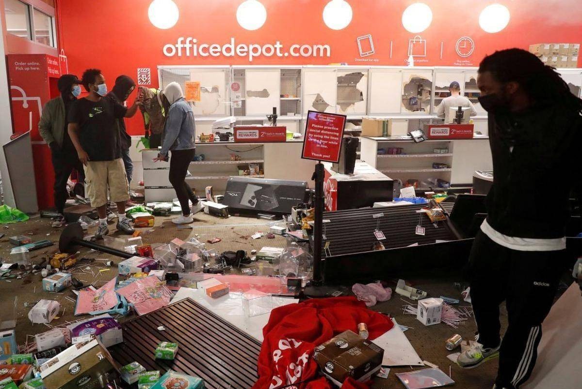 美国“零元购”盛行，政府和警察放弃干预，美国或开始走向衰落