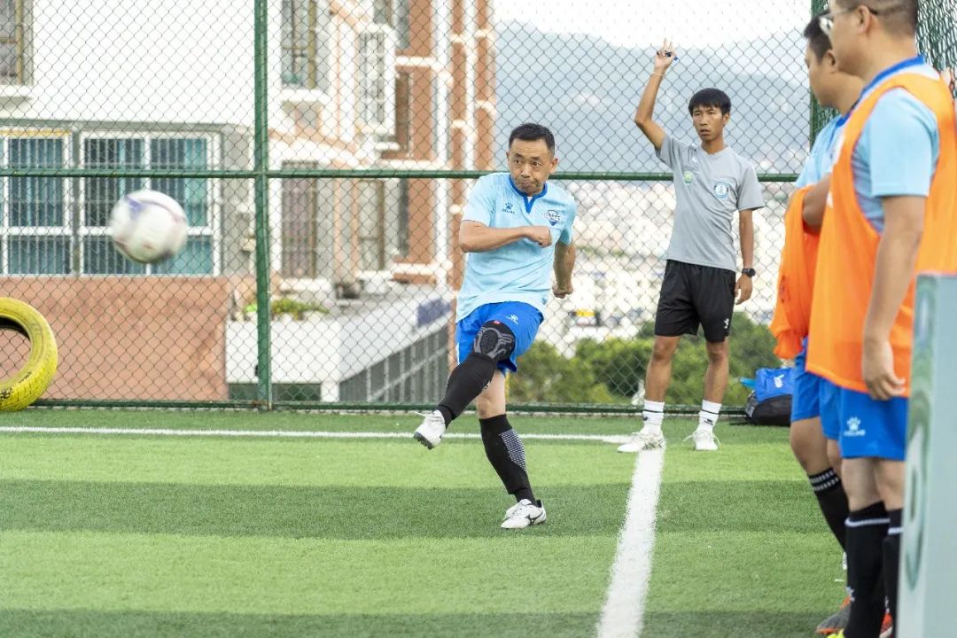 缁胯尩鍦轰笂灞曢閲囪冻鐞冨皬灏嗗垱浣崇哗,鍐嶆垬鍐嶆嵎