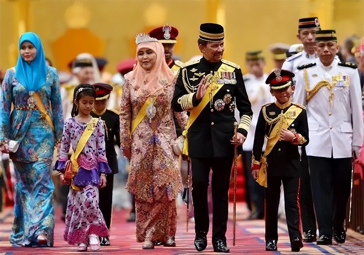 小国文莱：枯竭的石油，奢靡的王室，出路在何方？