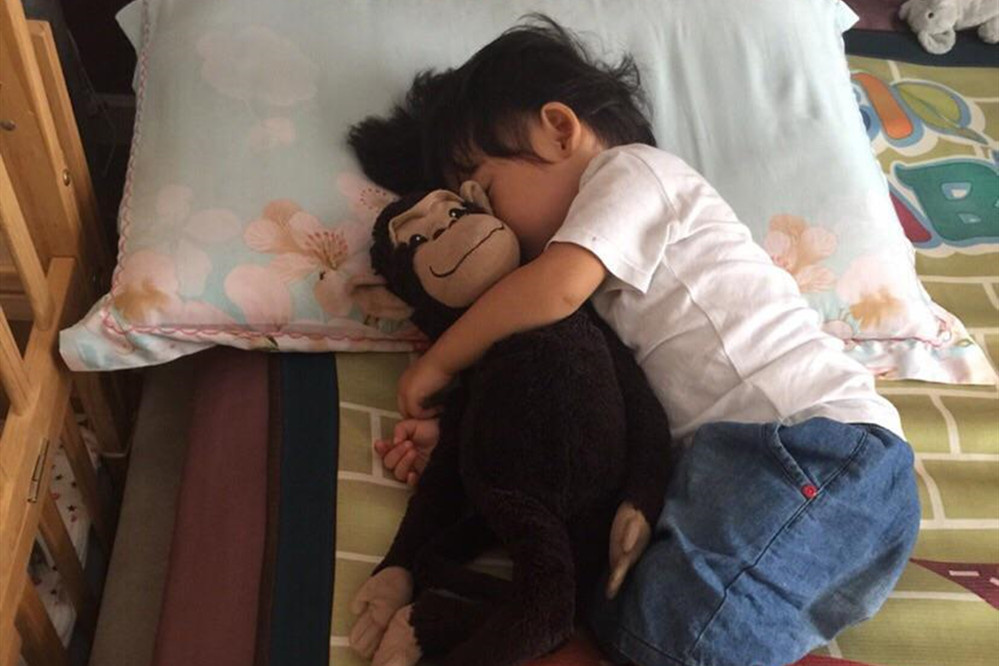 宝宝睡前小动作多入睡困难,5招教你如何应对宝宝入睡困难