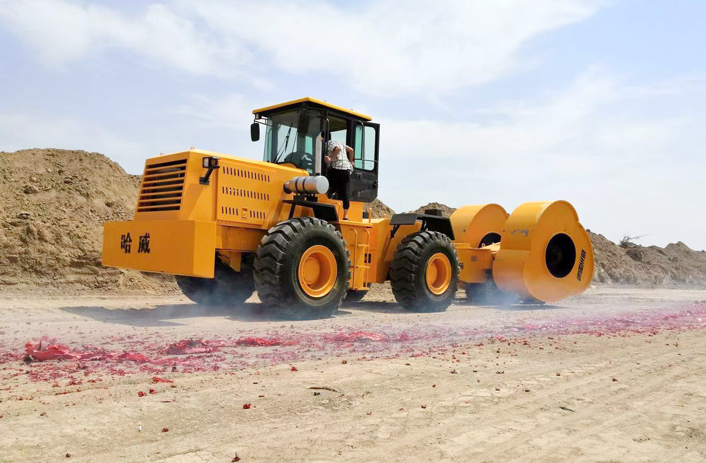 铲车带的冲击夯,秦皇岛装载机带的冲击碾压设备
