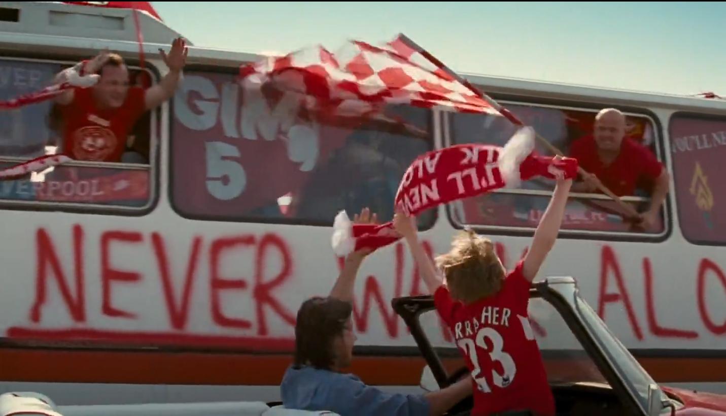 信仰！利物浦11岁小球迷跨越7国只为父亲遗愿，杰拉德超高礼遇