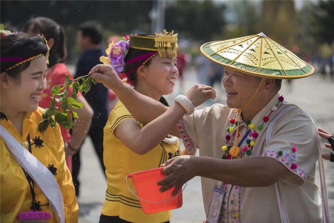 云南四月各地泼水节狂欢全攻略,2023年什么时候开始过泼水节