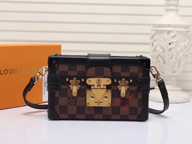 成都奢侈品包包回收，LV包包回收价格查询