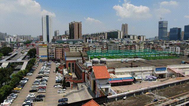 普通人踢足球有多难,楼顶踢足球