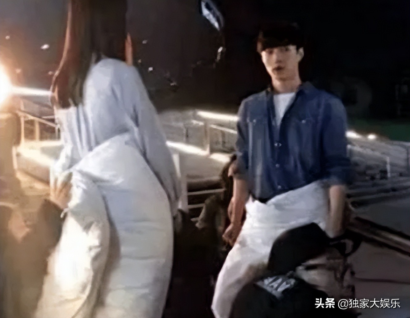 为什么只拍上半身,为什么只拍上半身镜头往下移