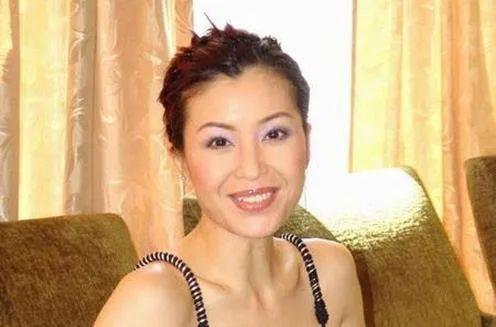 她自曝“不满足自己的欲望”，愿意做有钱人的*妇情**，却没有被封杀