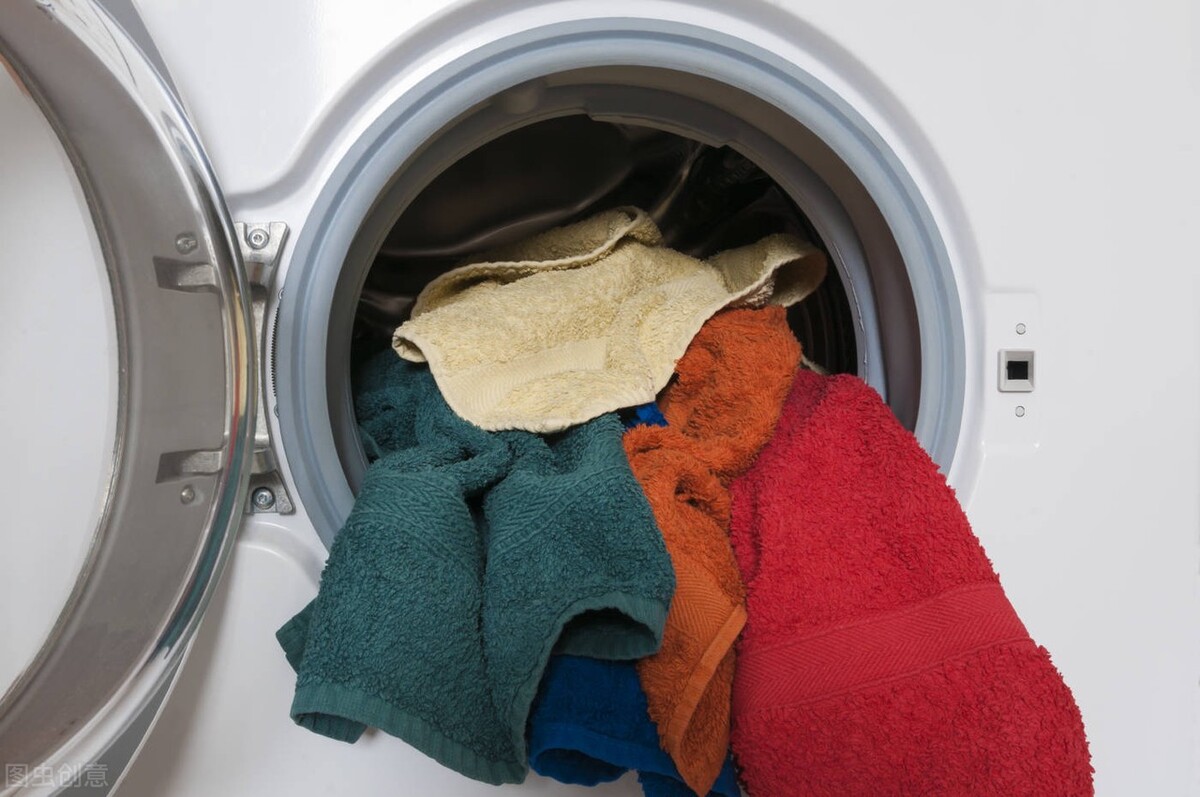 衣服洗完沾满毛絮怎么办？教你这么做，衣服洁净如新，真省事