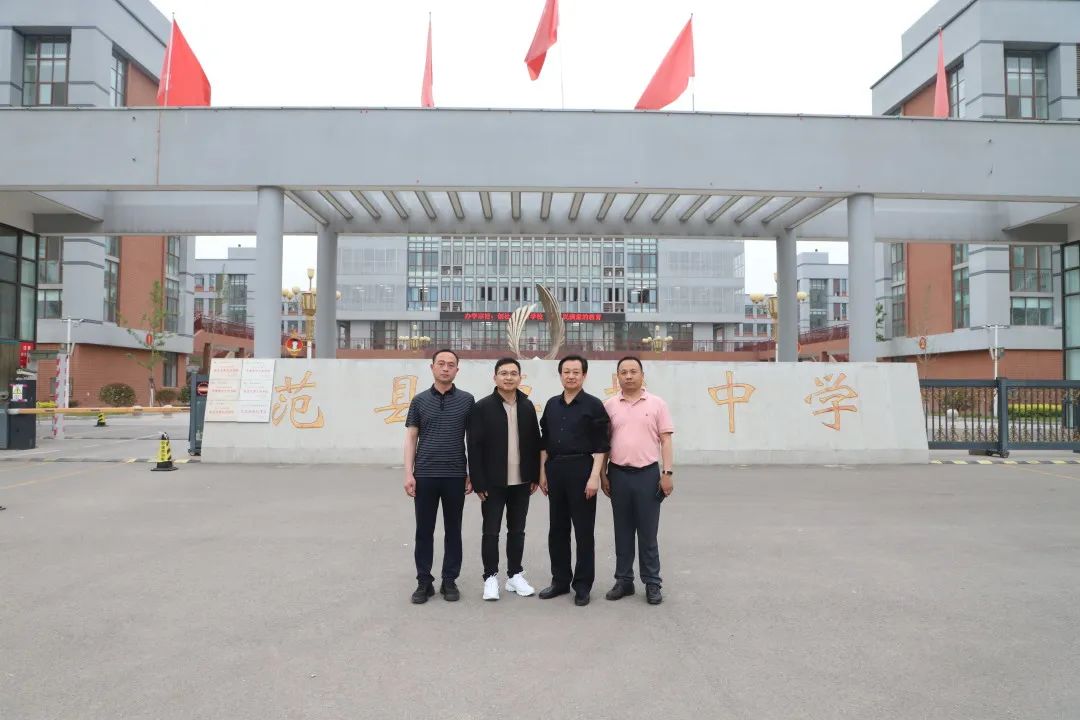 范县一中96级优秀校友著名励志专家房善朝来范县一中参观