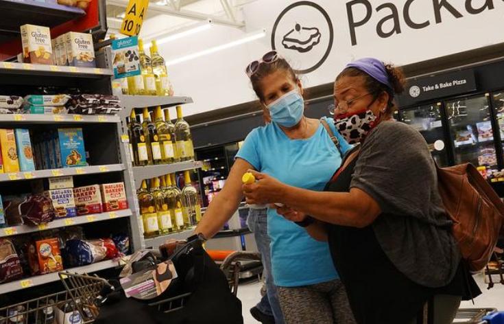 美国扛不住了？考虑降低对华的关税，美前财长：这样有利于美国