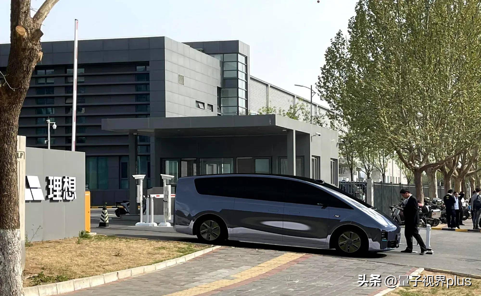 mpv顶级车型丰田埃尔法高低配对比,新能源mpv丰田埃尔法