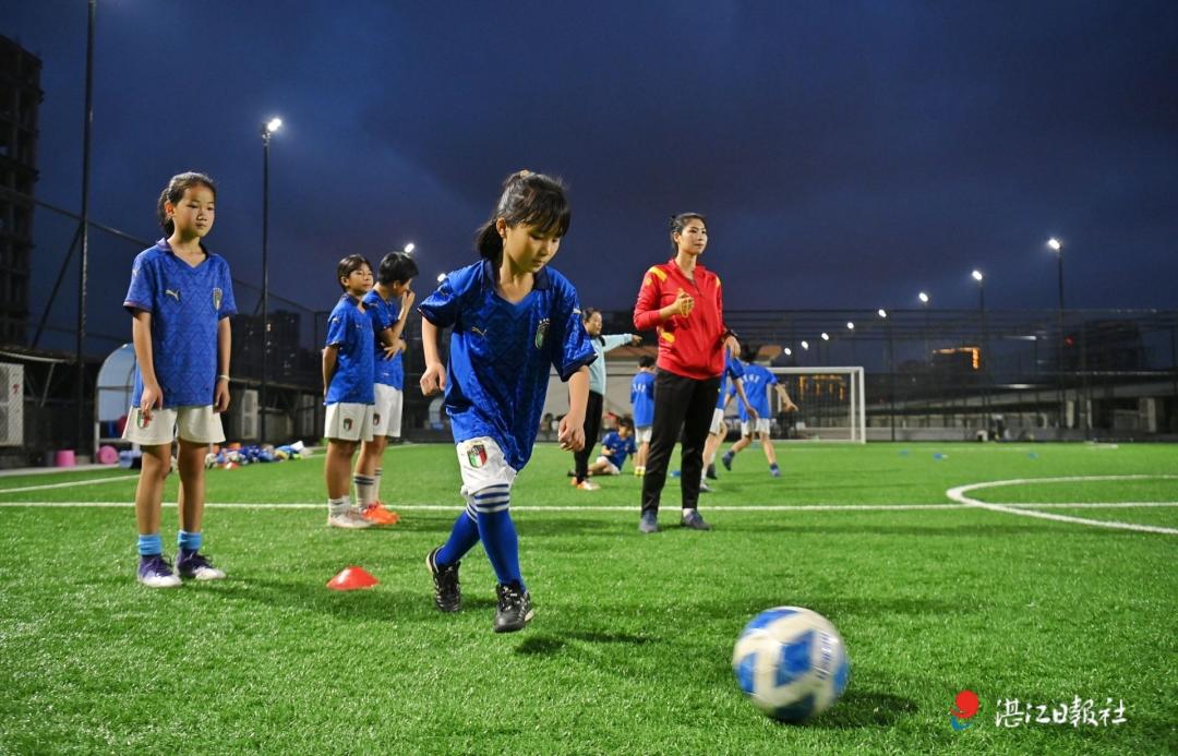 湛江漂亮的篮球场,湛江室内足球场