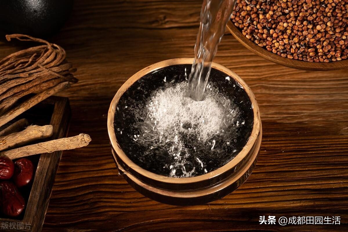 庭院经济：酒是一把锁，农家院子赚钱的门还能这么开