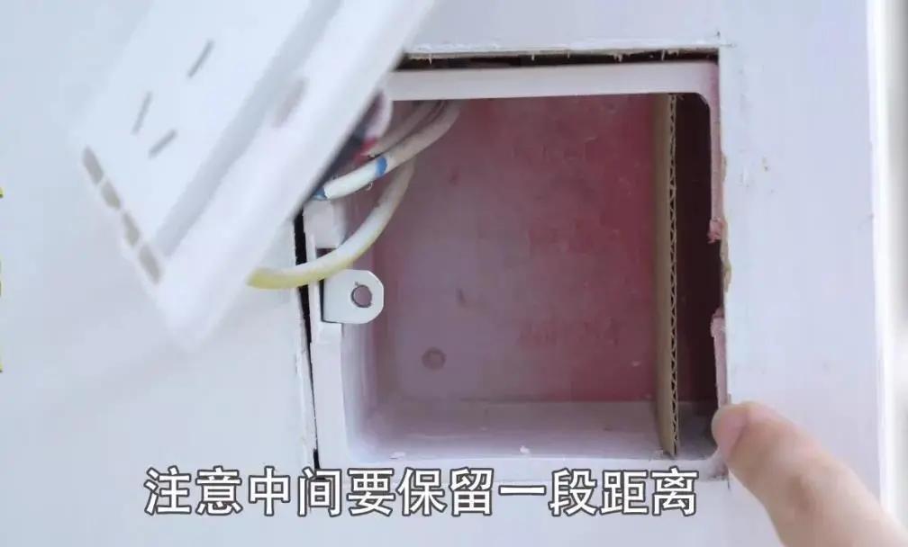 墙上插座松动,墙上的插座孔松动怎么办