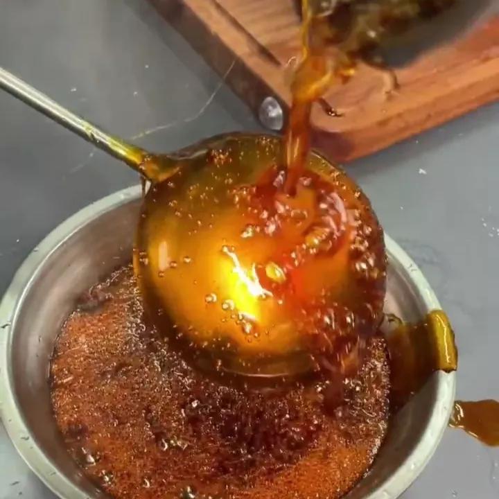 炒糖色为什么油和糖不能融为一体,炒糖色是不是就是焦糖色