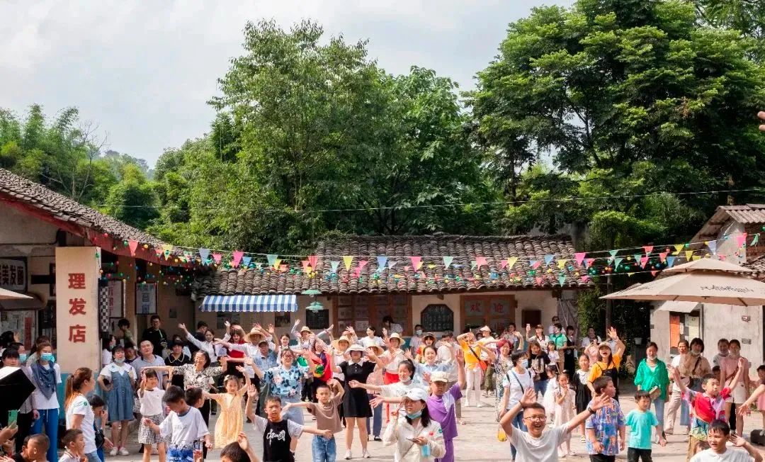 峨眉山旅游有哪些好玩的好吃的,峨眉山吃喝玩旅游攻略