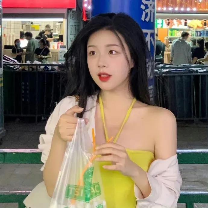 他提醒自己：我的人生已和她没有交集！可他找她的频率可不低呀