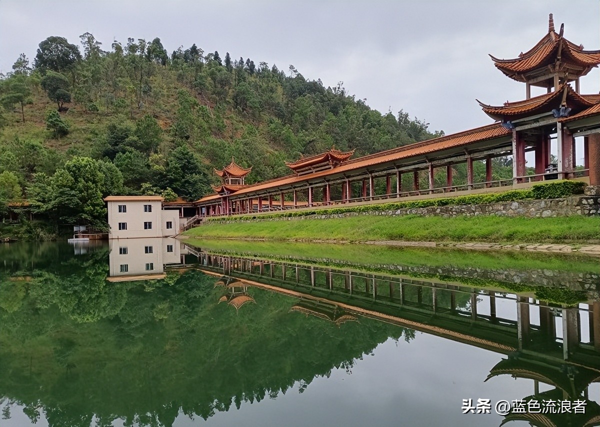 云南人口超过十万的乡镇有几个,云南省一个县多少万人