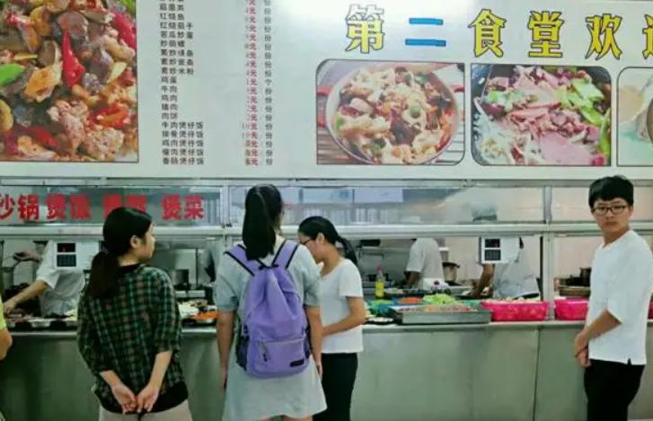 黑心食堂专坑学生,黑心学校做劣质食物给学生吃