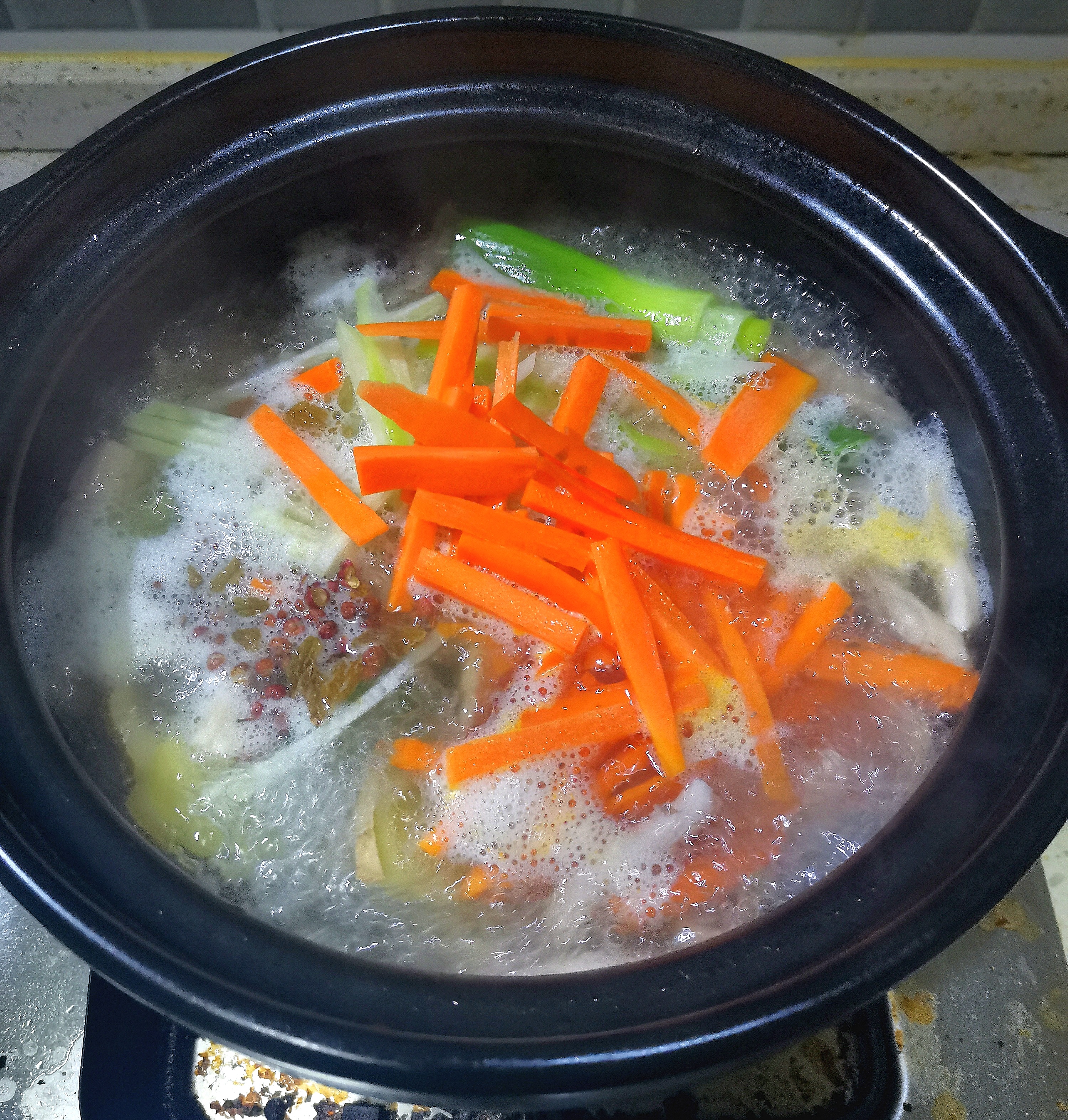 特色羊肉羊杂砂锅,麻辣羊肉羊杂煲