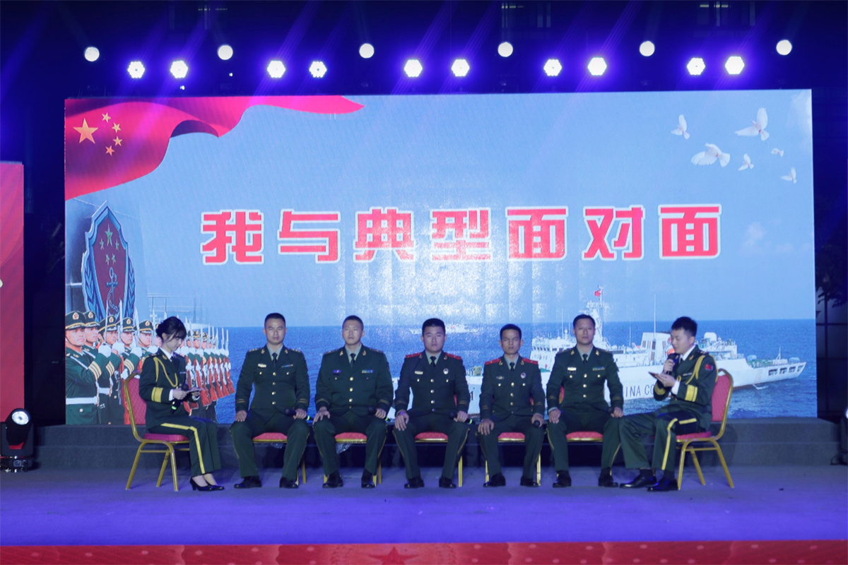 英姿飒爽守海疆金戈铁马铸忠魂,百舸争流千帆竞奋楫破浪立潮头