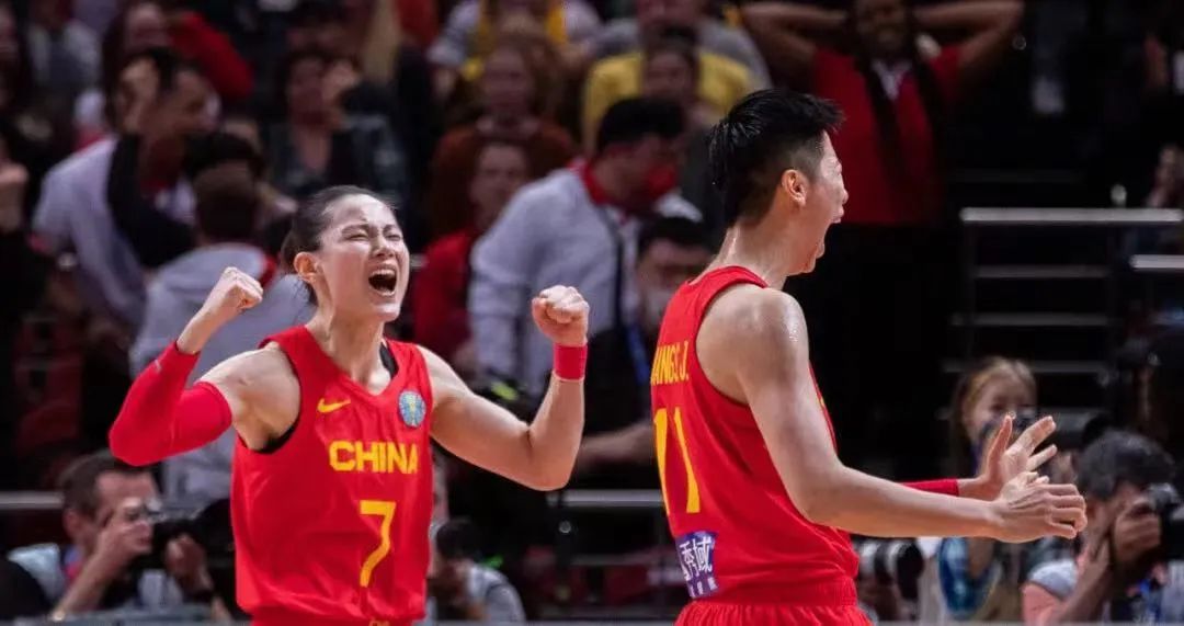 中国女篮杀进世界杯决赛28年前,男篮工资与女篮工资